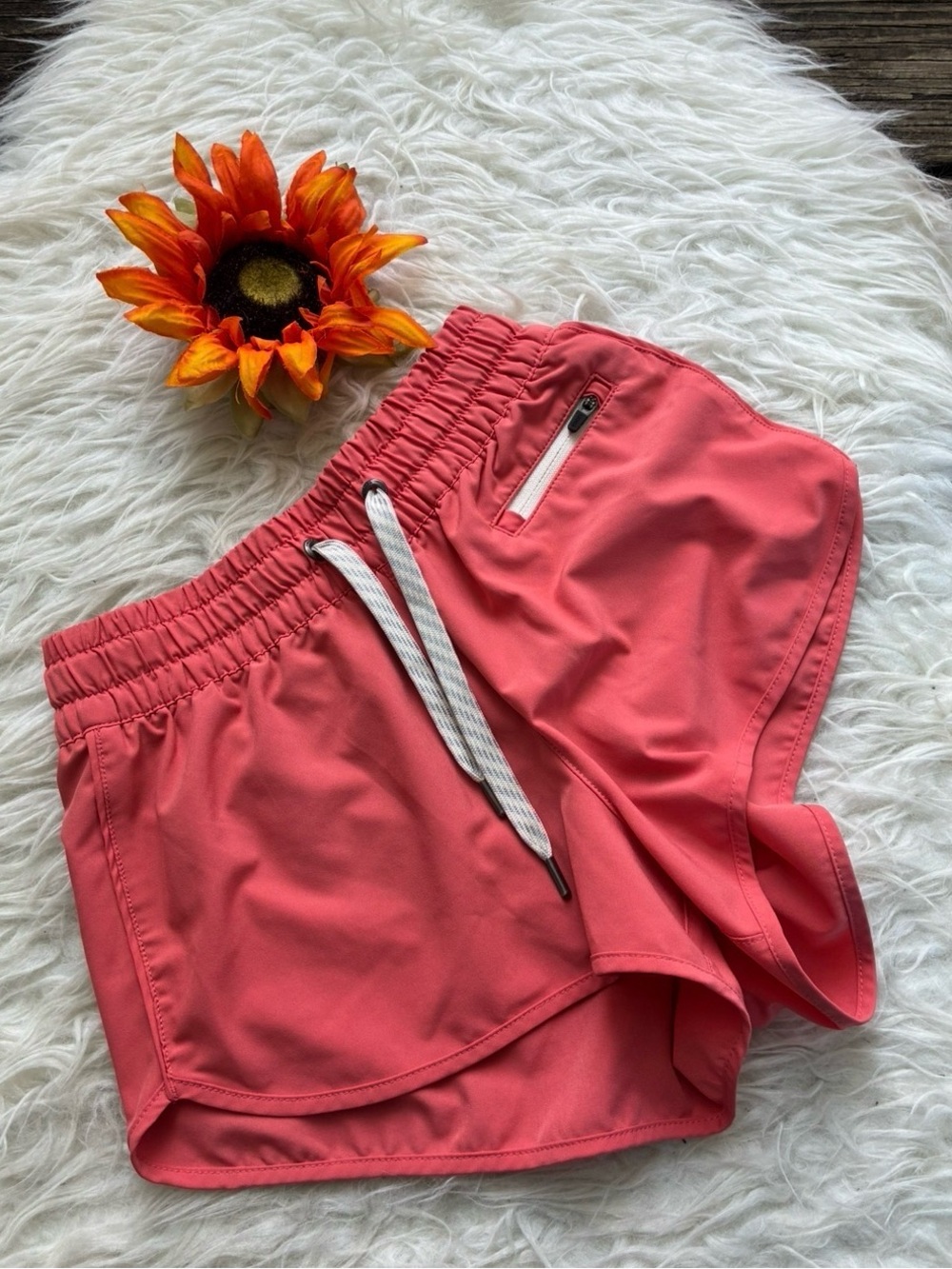 🌺EXCELLENT CONDITION GORGEOUS color Vuori shorts XXS🌺